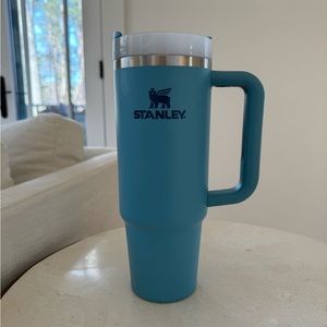 Stanley Quencher 30oz Flowstate Tumbler in Pool